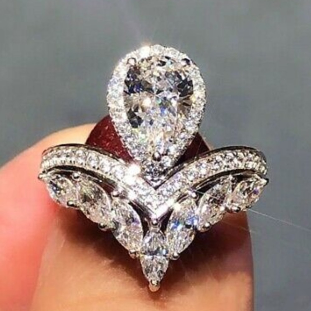 NWT 925 STERLING SILVER luxurious diamond 💍 Ring